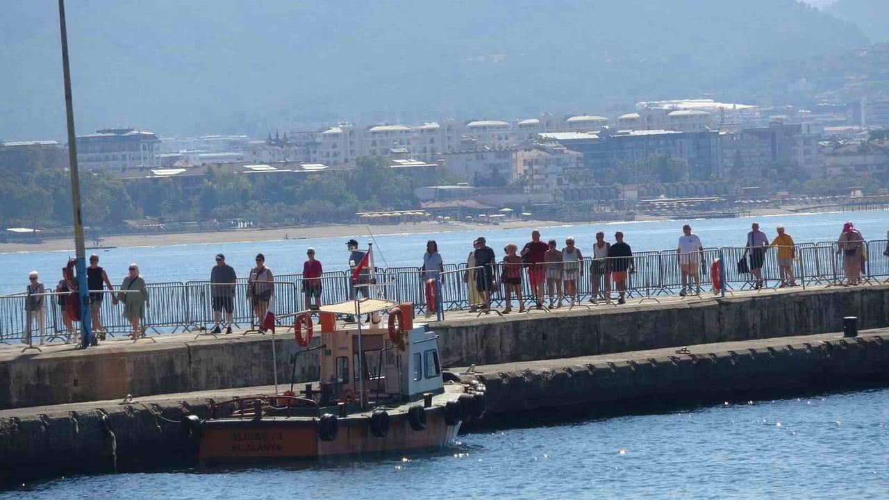 Alanya'ya Lüks Kruvaziyer ile 1,767 Turist Zirve Yaptı