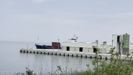 Alaplı Limanı’nda tarihi gün yaşandı, yeni rıhtıma ilk gemi yanaştı