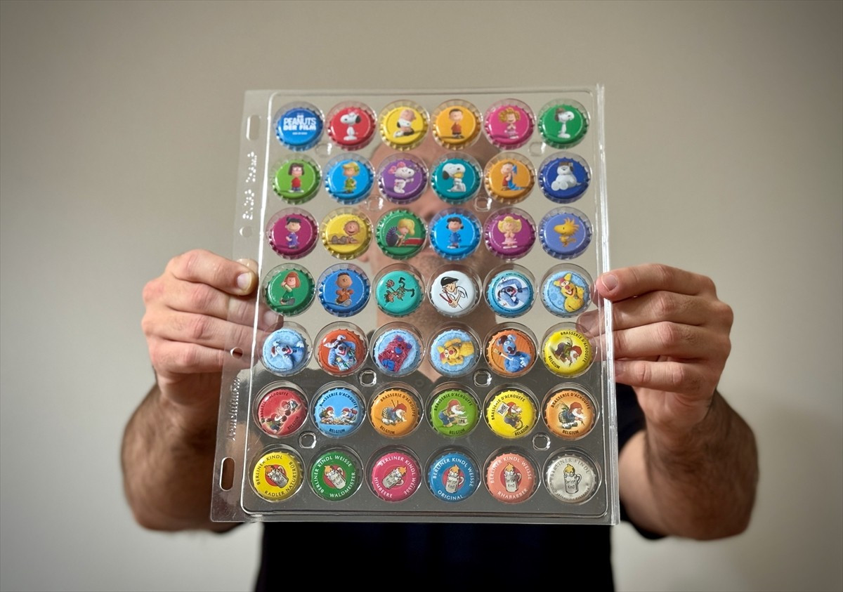 Aldığı gazoz ve soda şişelerinin kapaklarını oğluyla oynamak için atmayan Gürkan Kaya, zamanla 65...