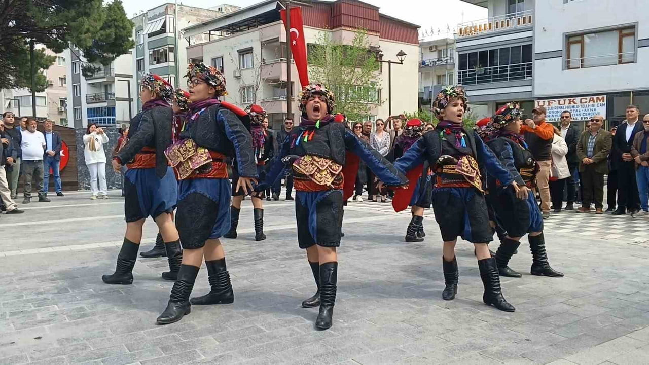 ALİAĞA BELEDİYESİ İLE ATATÜRKÇÜ DÜŞÜNCE DERNEĞİ (ADD) TARAFINDAN ATATÜRK ANITI VE ATATÜRK AÇIK...