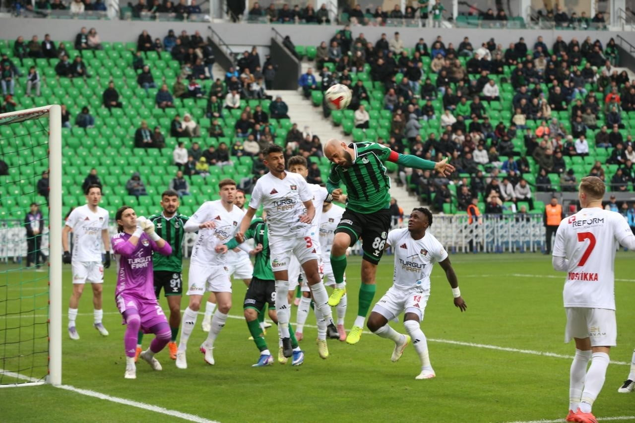 ALİAĞA FK, BURAK BEKAROĞLU İLE İLGİLENİYOR (EN ÖNDEKİ 86 NUMARALI OYUNCU)
