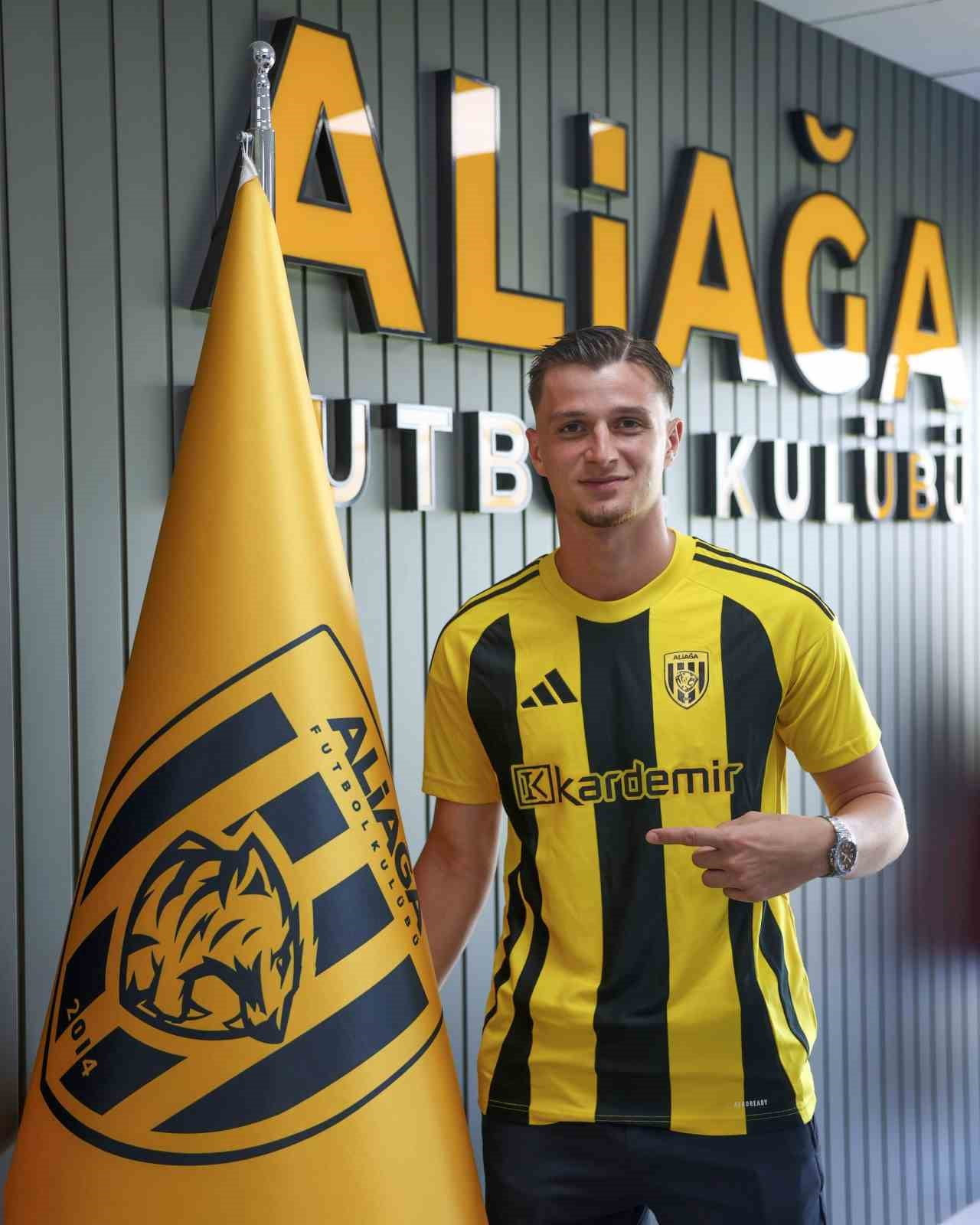 ALİAĞA FK'DA YENİ TRANSFER VE İKİ AYRILIK, 22 YAŞINDAKİ SAĞ BEK EREN TUNALI