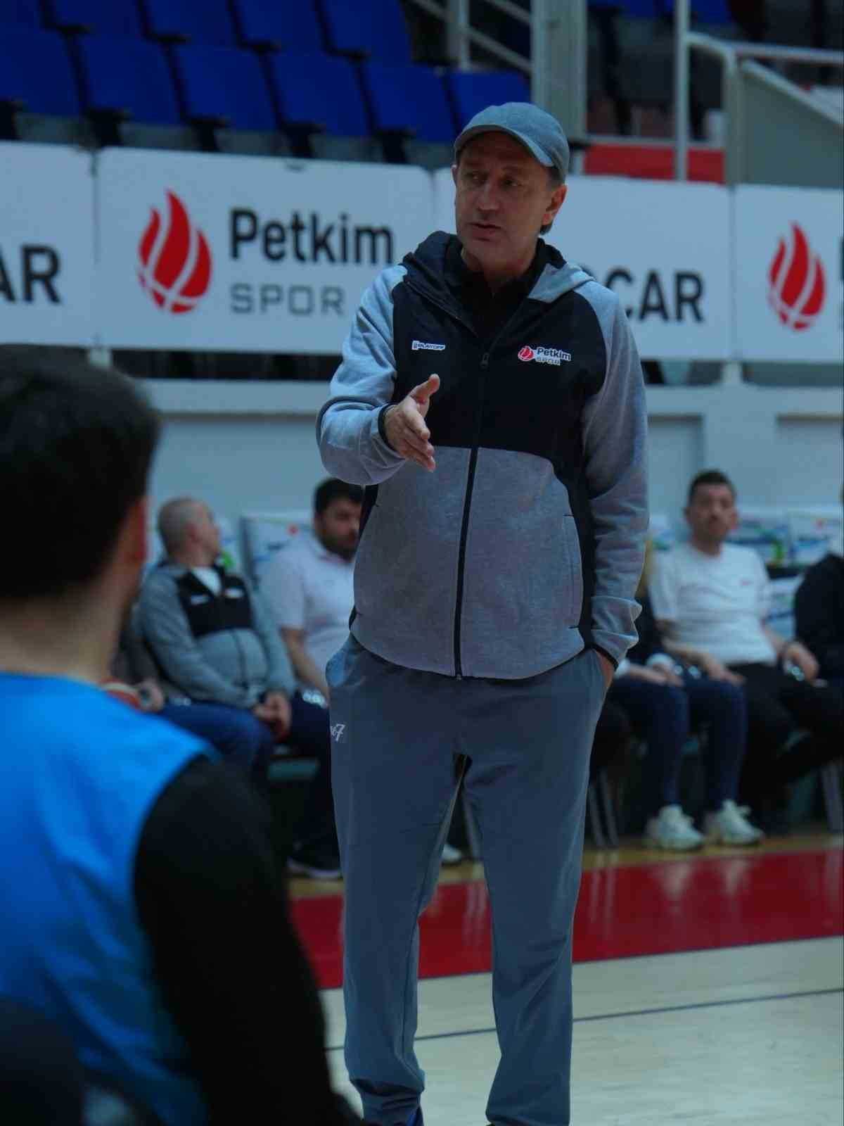 ALİAĞA PETKİMSPOR BAŞANTRENÖRÜ ORHUN ENE