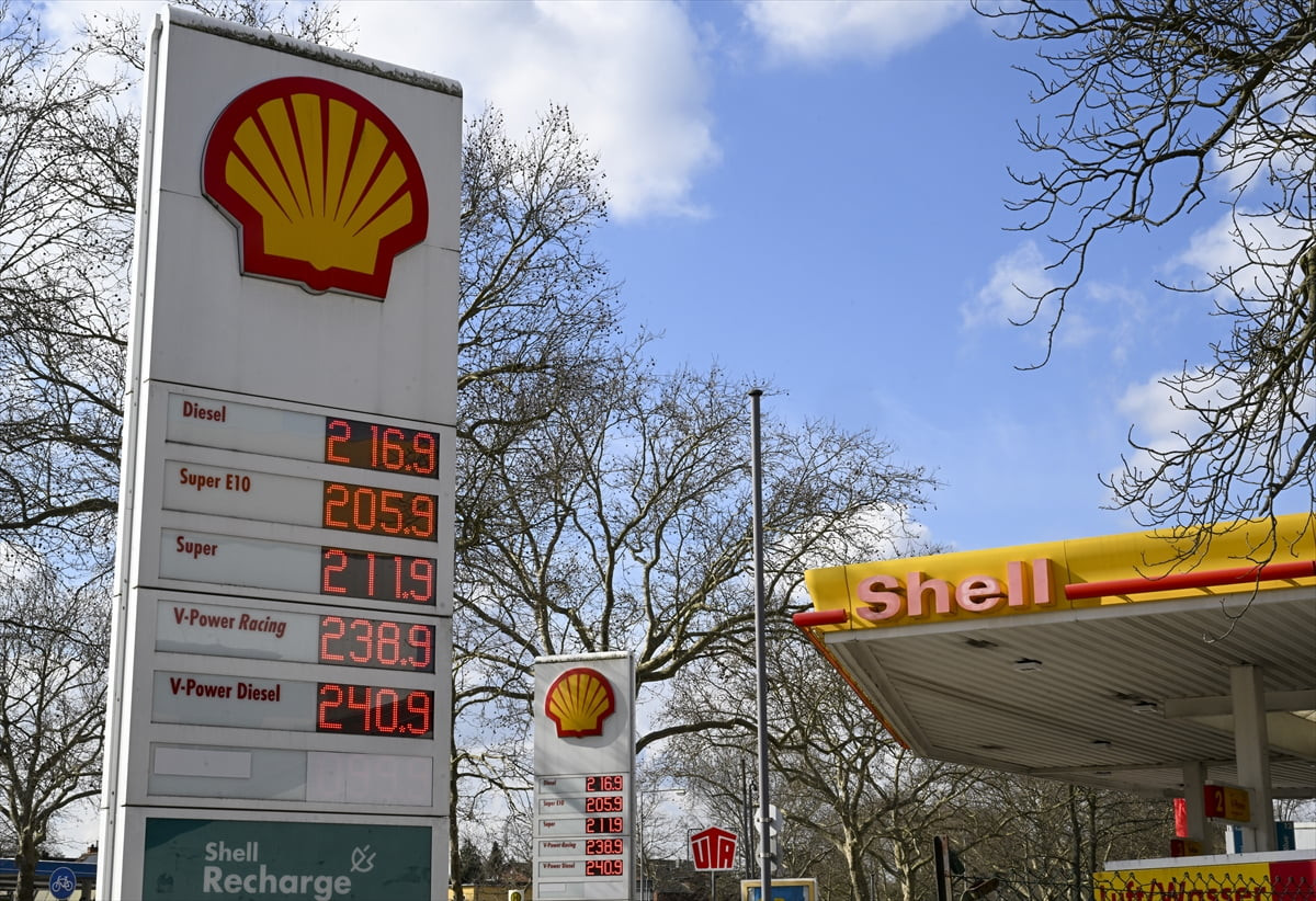 Almanya Ekonomi ve Enerji Bakanı Katherina Reiche, ülkede akaryakıt istasyonlarındaki kontrolsüz...