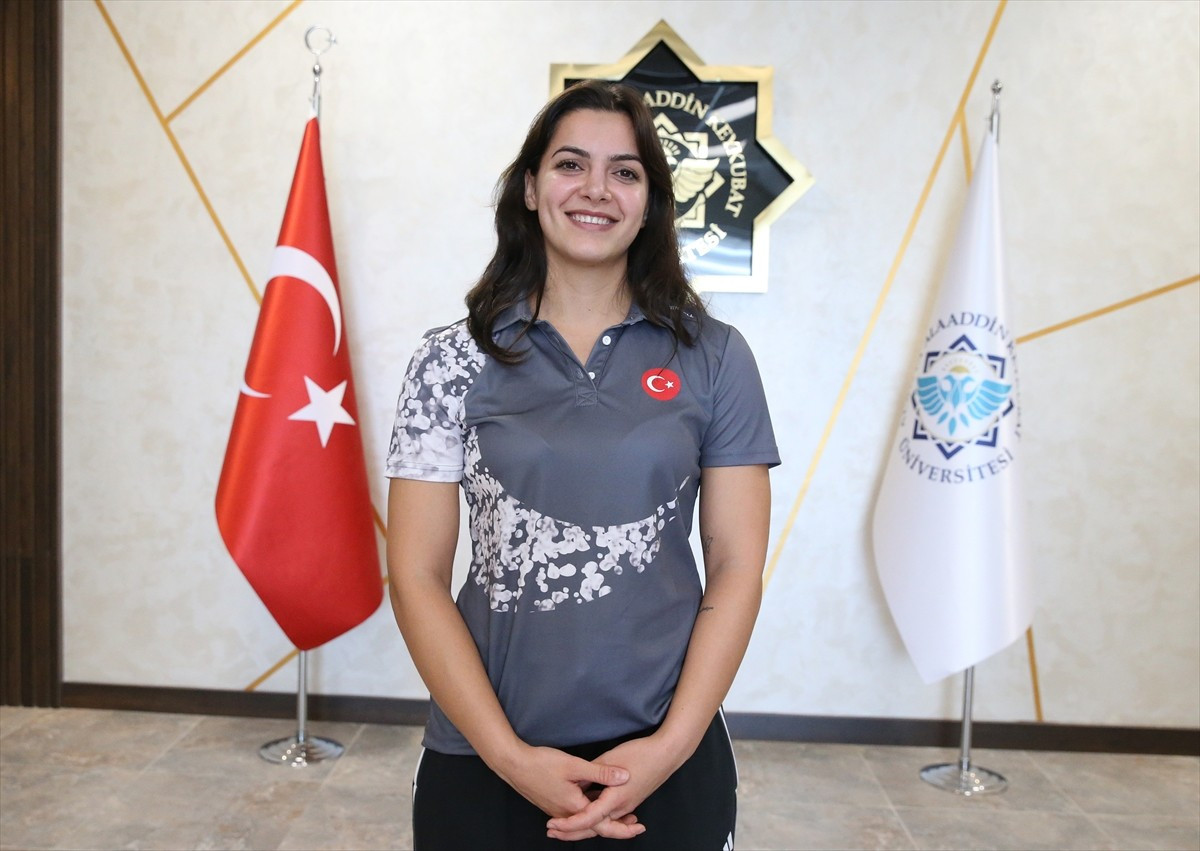 Almanya'da düzenlenen FISU 2025 Dünya Üniversiteler Yaz Oyunları'nda 59,90 metrelik rekor atışıyla...