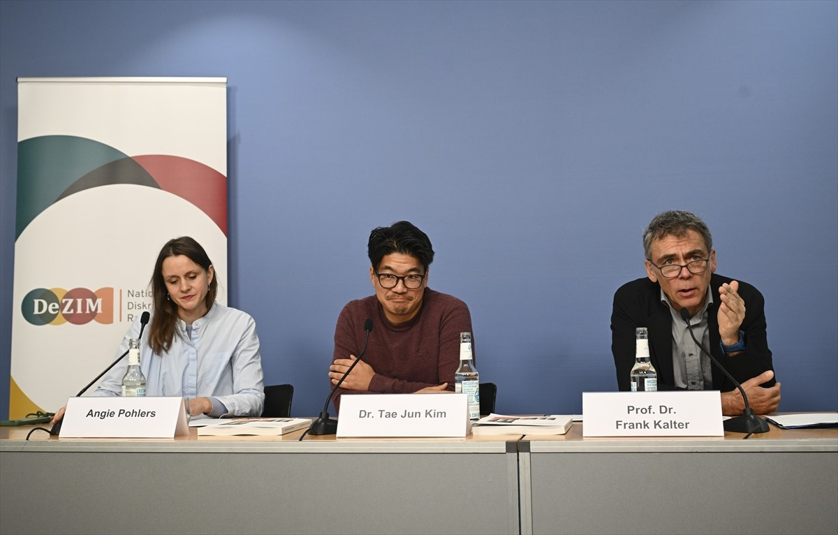 Almanya'da hazırlanan bir rapor, ülkede yaşayan Müslümanların ve siyahi kişilerin konut...