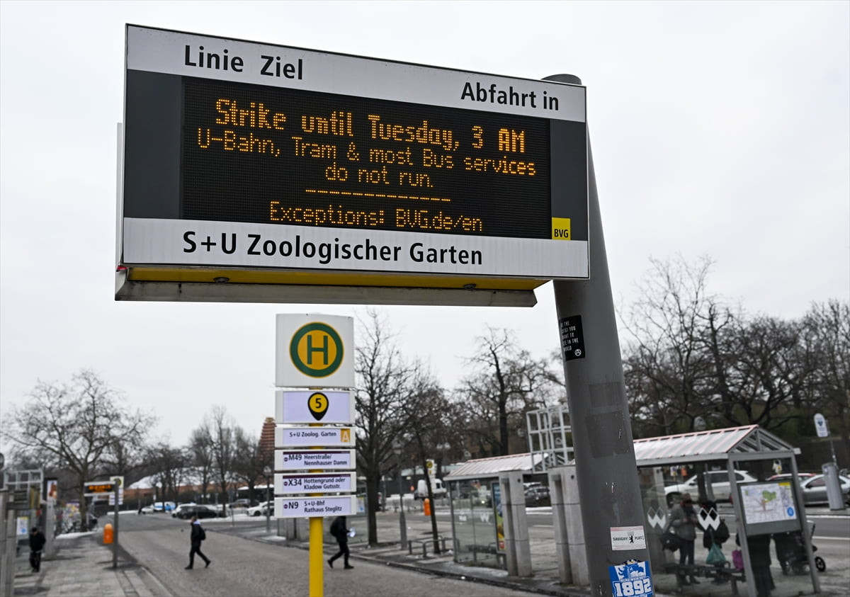 Almanya'da toplu taşıma şirketlerinde çalışanların "ücret ve koşullarının iyileştirilmesi...