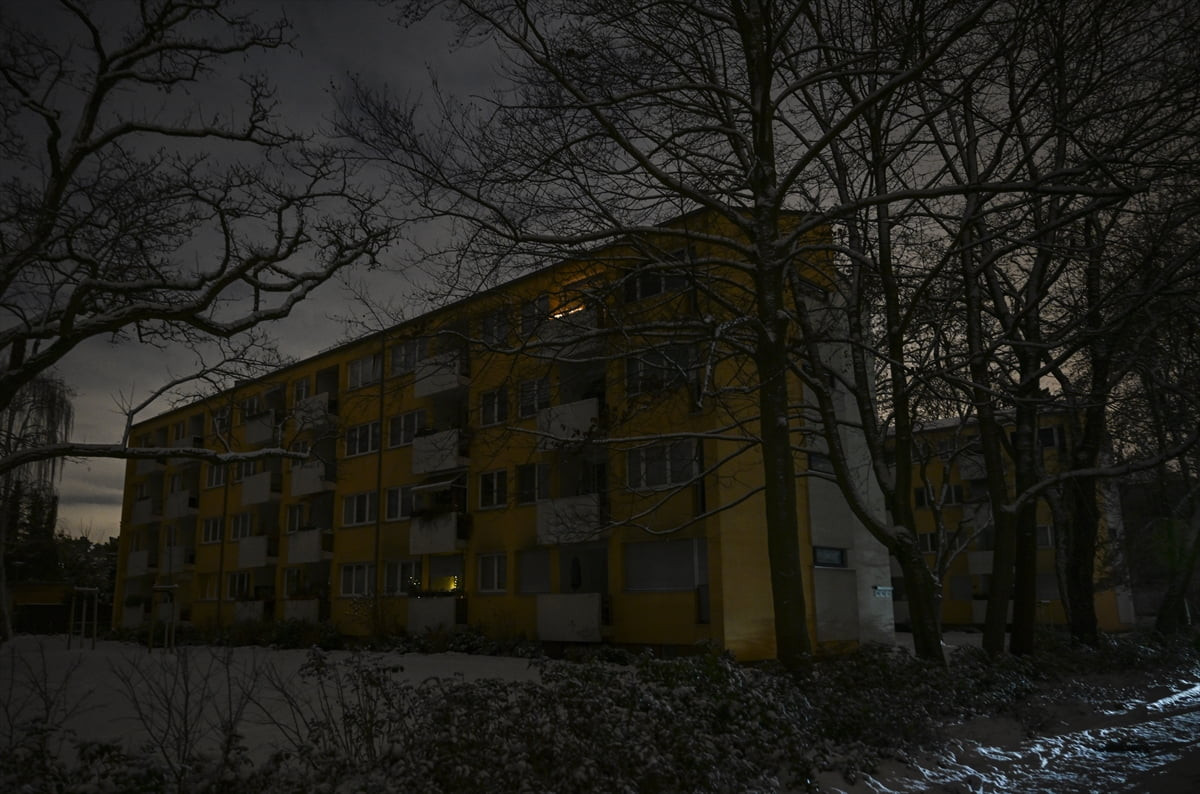 Almanya'nın başkenti Berlin'de 50 bin haneyi elektriksiz bırakan sabotaj eyleminin sorumluluğunu...