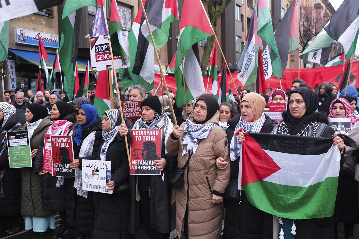Almanya’nın başkenti Berlin’de, İsrail’e yaptırım uygulanması talebiyle Filistin'e destek...