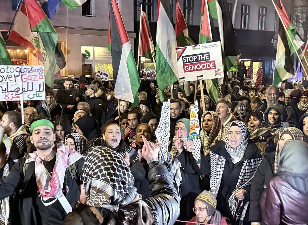 Almanya’nın başkenti Berlin’de İsrail’in Gazze'de işlediği soykırımı protesto etmek ve Filistin...