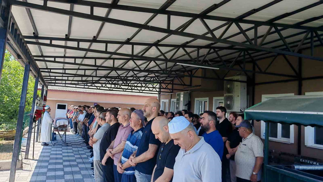 ALPER BAŞÖREN GÖZYAŞLARI ARASINDA SON YOLCULUĞUNA UĞURLANDI