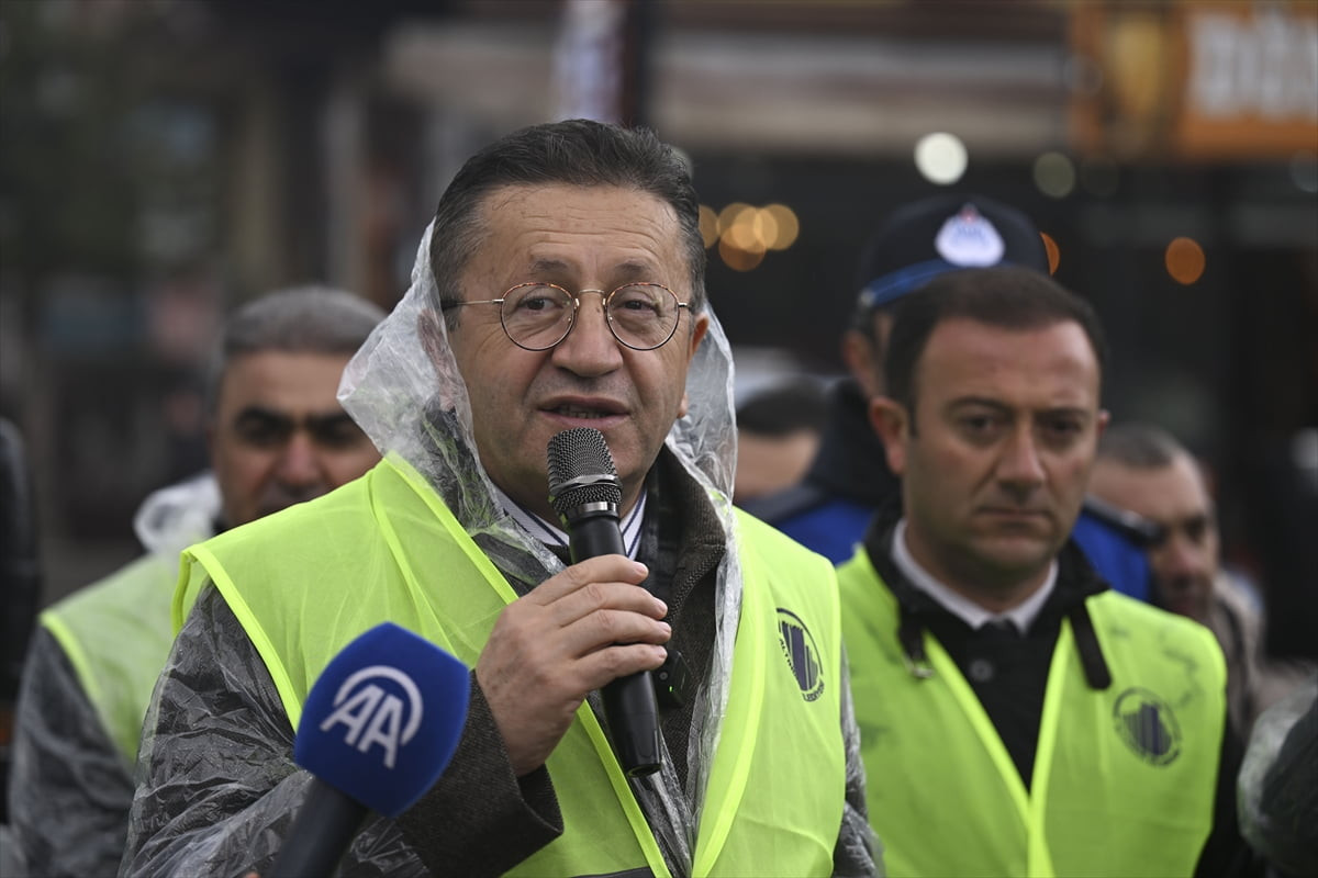 Altındağ Belediyesi tarafından, Karapürçek Mahallesi'nde çöp toplama etkinliği düzenlendi....