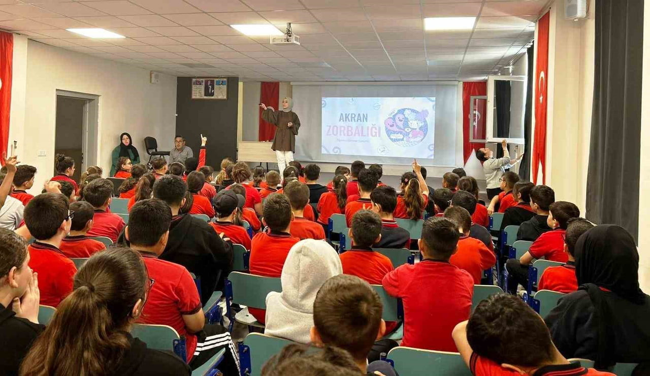 ALTINTAŞ'TA AKRAN ZORBALIĞINA KARŞI FARKINDALIK SEMİNERLERİ