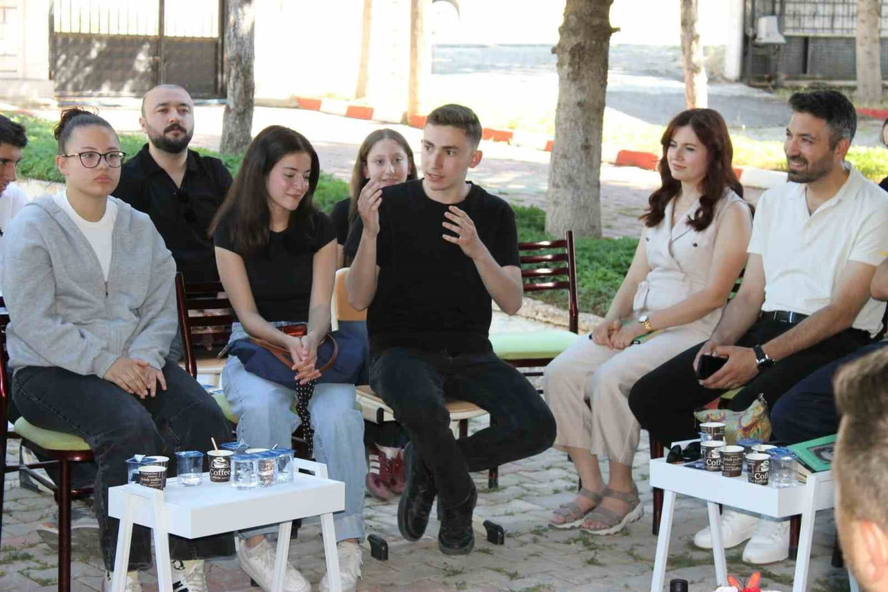 ALTINTAŞ’TA KİTAP SÖYLEŞİSİ