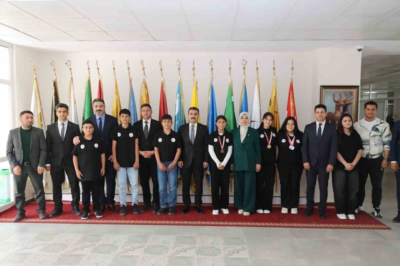 ALTINYAYLA ŞEHİT HASAN SUBAŞI KÜRKÇÜYURT ORTAOKULU ÖĞRENCİLERİ, YILDIZ KIZLAR BİLARDO TÜRKİYE...