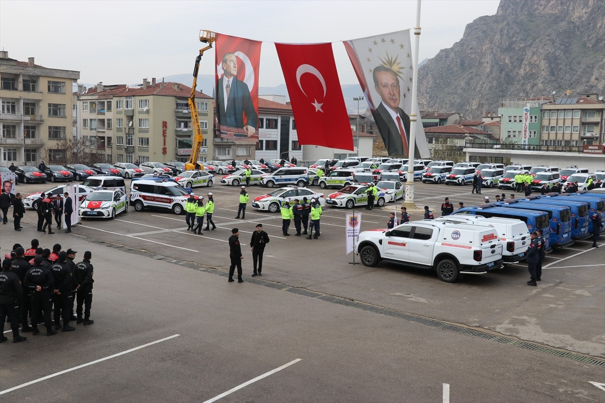 Amasya İl Emniyet Müdürlüğü ile İl Jandarma Komutanlığına kazandırılan 71 aracın hizmete alınması...