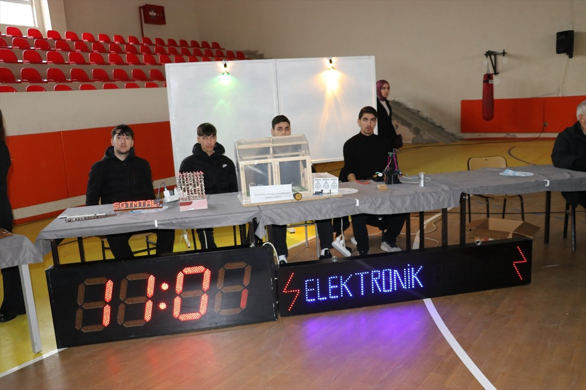 Amasya'da bulunan meslek lisesi öğrencilerinin kendi imkanlarıyla geliştirdikleri teknolojik...