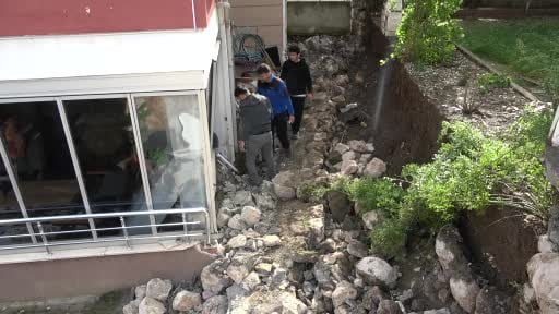 Amasya'da duvar yıkıldı, gürültüyü duyanlar deprem sandı