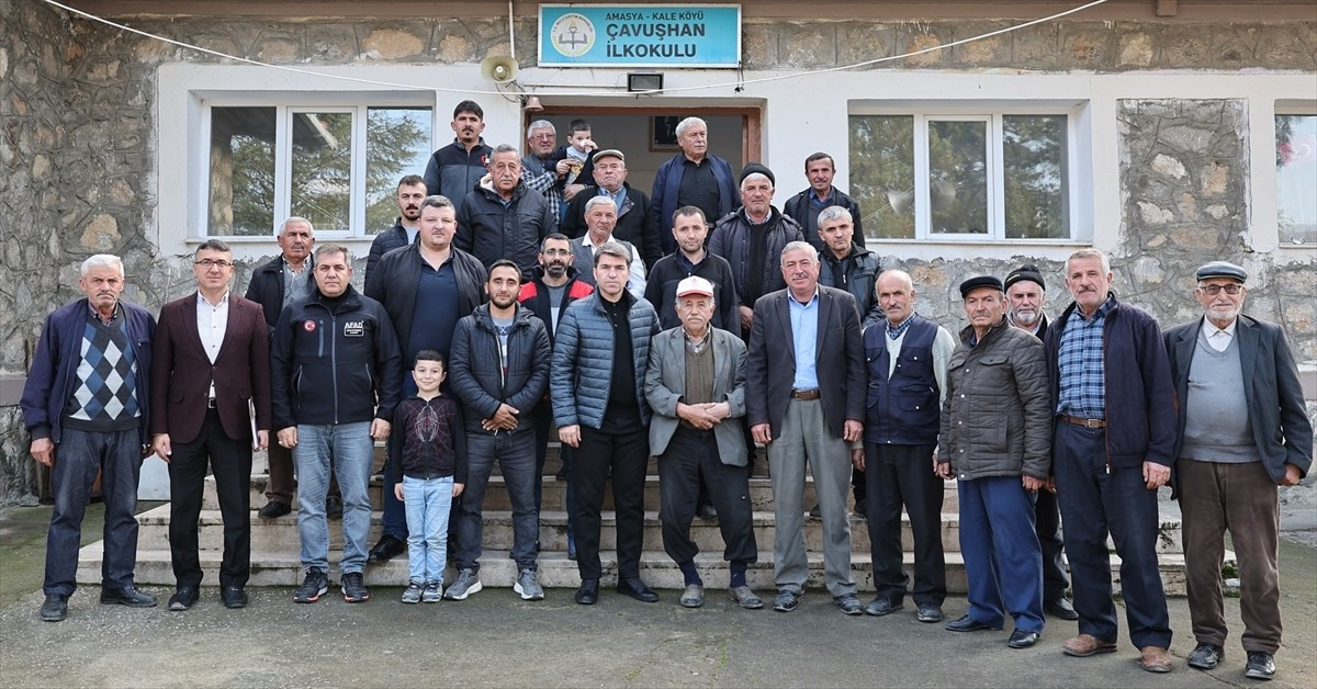 Amasya'da evi yanan yaşlı çifte el birliğiyle yeniden ev yapılacağı müjdesi verildi.