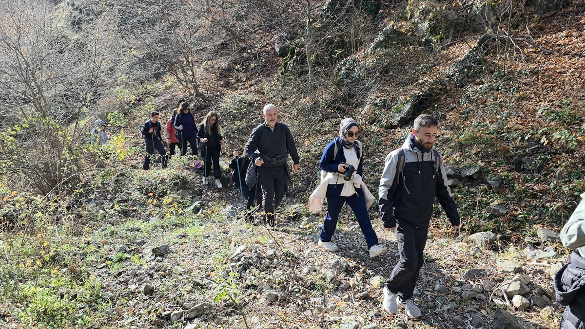 Amasya'da Gümüşhacıköy Doğa Severler Grubu üyeleri, Azerbaycan-Gürcistan sınırında düşen kargo...