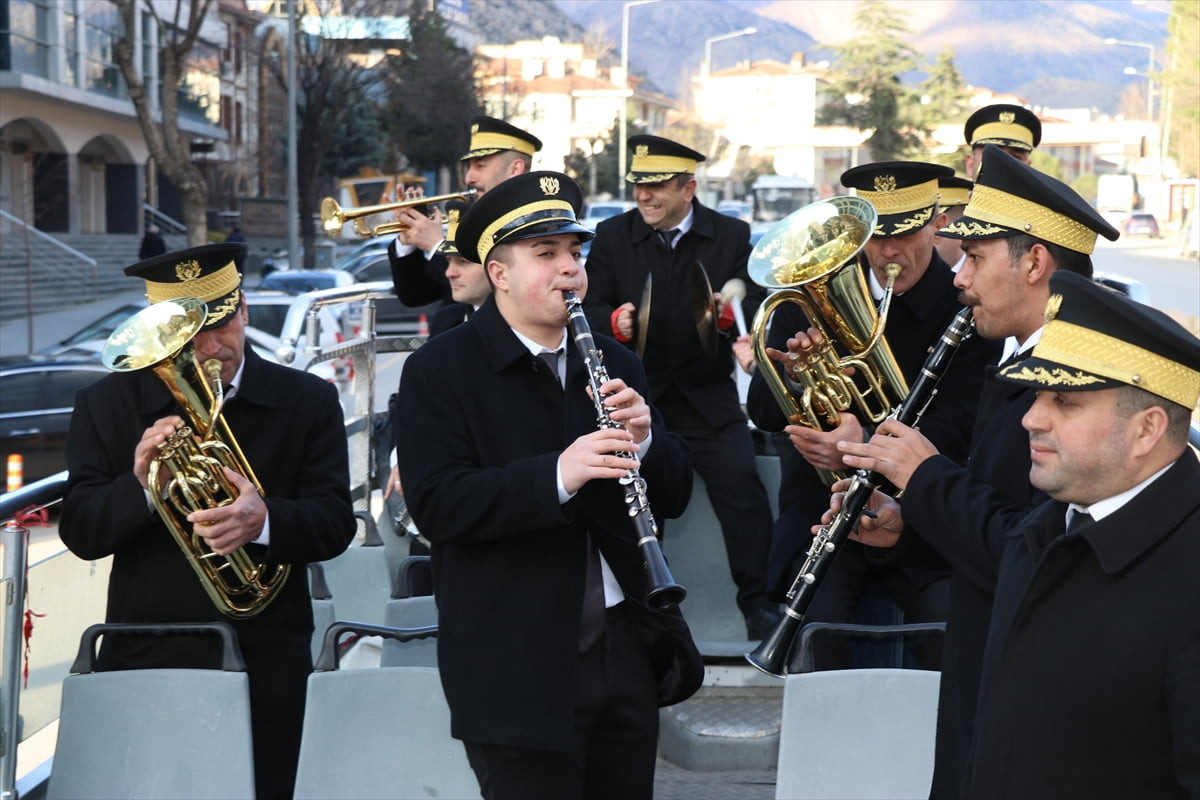 Amasya'da iftar saatlerinde tarihi Harşena Kalesi'ne çıkarak konser veren belediye bandosu, 162...