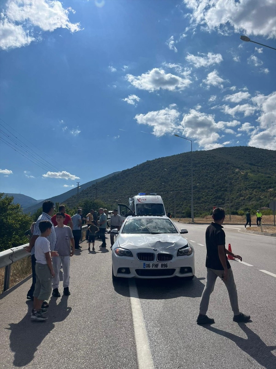 Amasya'da otomobilin çarptığı yaya hayatını kaybetti. İhbar üzerine kaza yerine 112 Acil Sağlık ve...