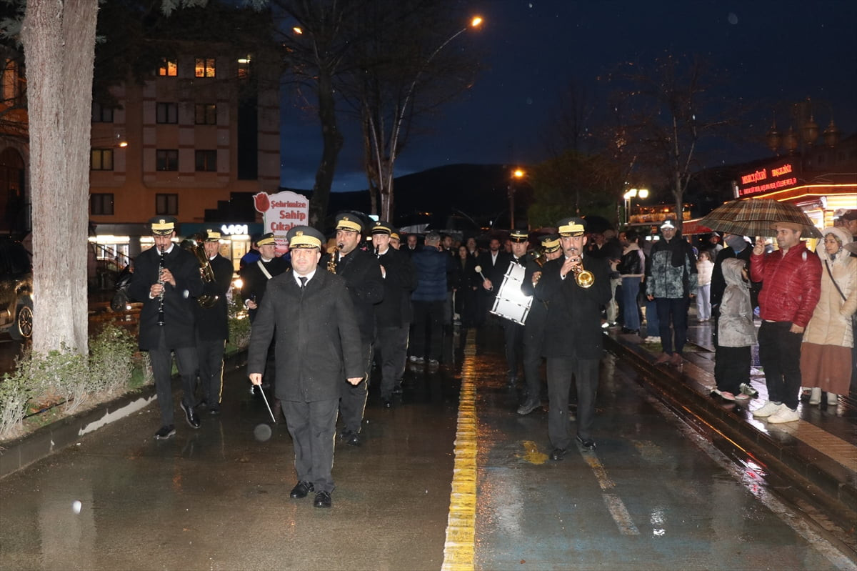 Amasya'da ramazan ayının gelişi nedeniyle fener alayı düzenlendi.