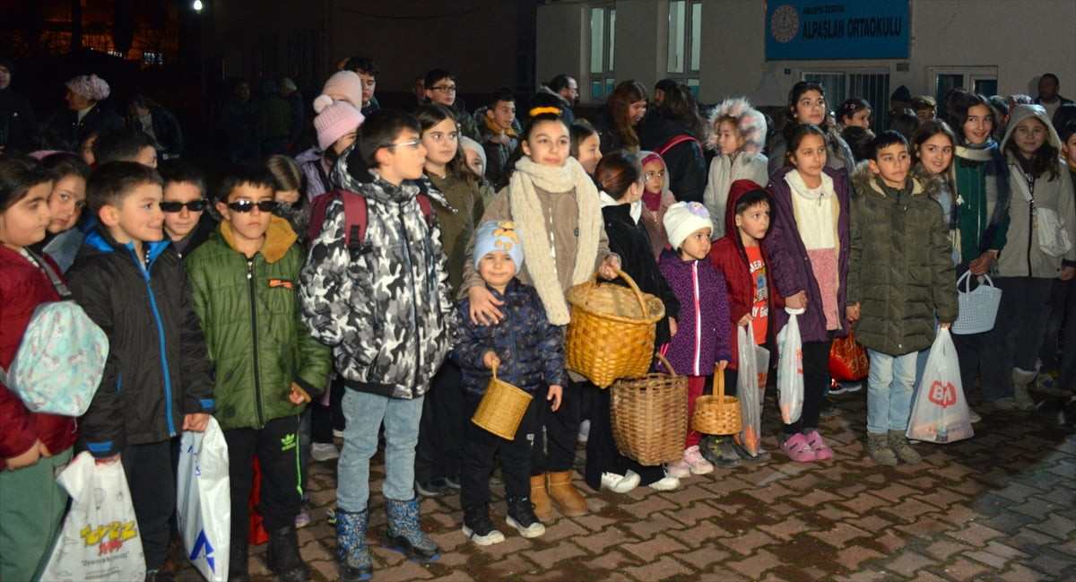 Amasya'nın Taşova ilçesinde 150 yıldan fazla geçmişi bulunan ve bir ramazan geleneği olan "sepet...