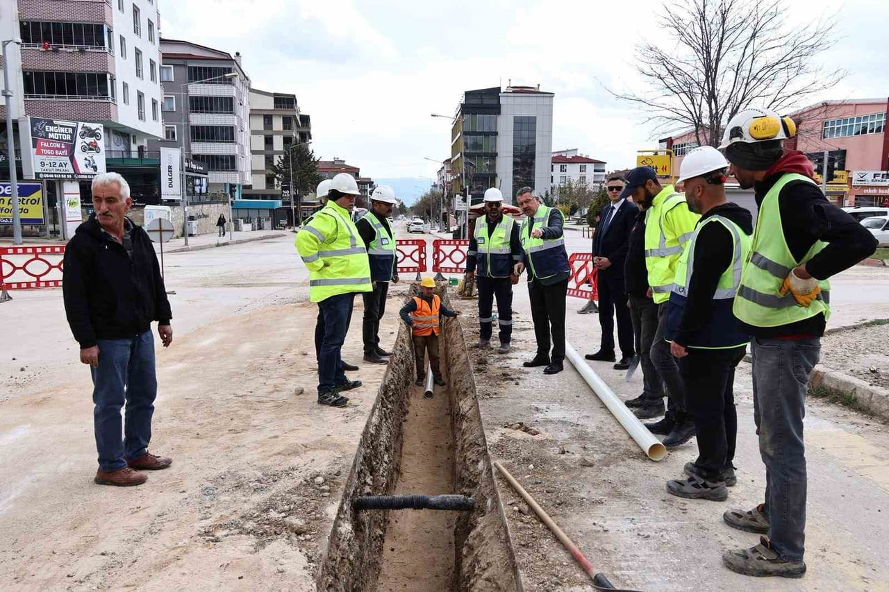 AMASYA’NIN MERZİFON İLÇESİNDE UYGULANAN İÇME SUYU HATTI PROJESİNDE BORU DÖŞEME ÇALIŞMALARI...