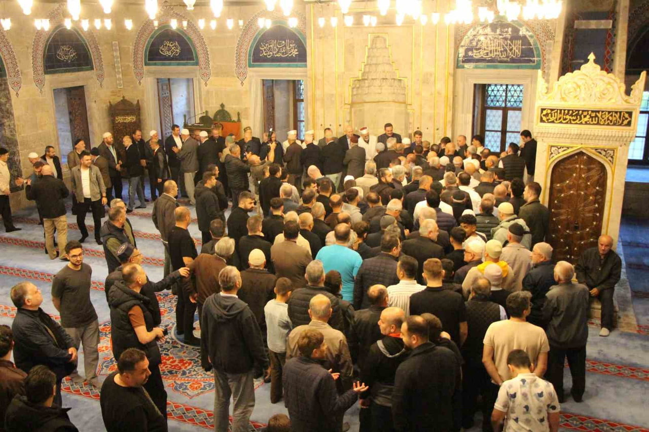 AMASYA’NIN SİMGE MEKANLARINDAN SULTAN II. BAYEZİD CAMİİ’NDE KURBAN BAYRAMI NAMAZI KILINDI.