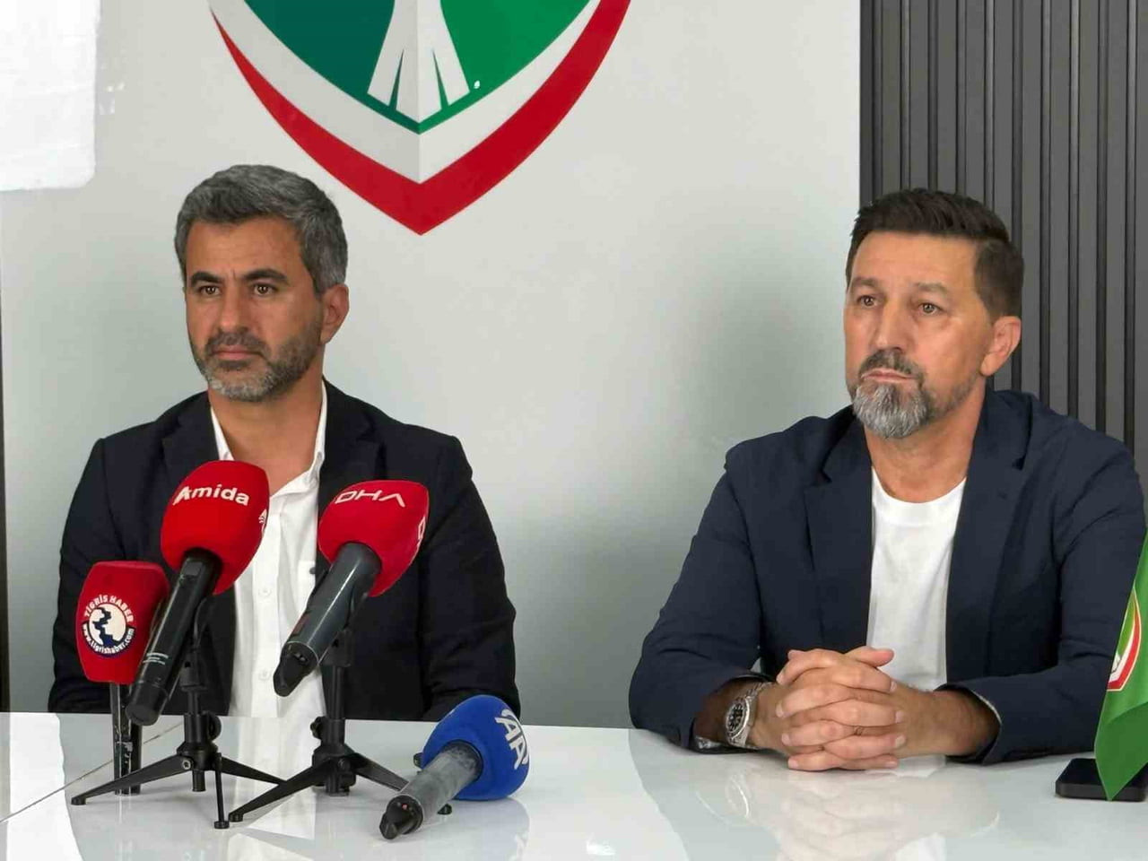 AMED SPORTİF FAALİYETLER’DE YENİ TEKNİK DİREKTÖR BESNİK HASİ OLDU.