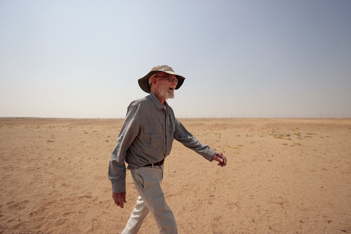 Amerikalı Müslüman David Noble, vefat eden eşine verdiği sözü yerine getirmek için 83 yaşında umre...