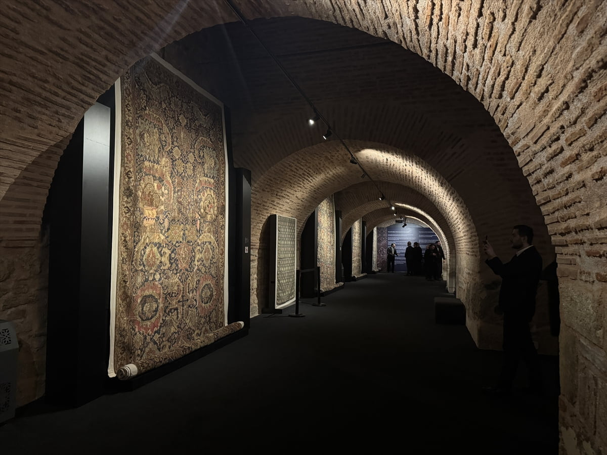 Amir Oskouei koleksiyonundan 17-18. yüzyıl Azerbaycan saray halılarının sergilendiği "Tasavvuf'tan...