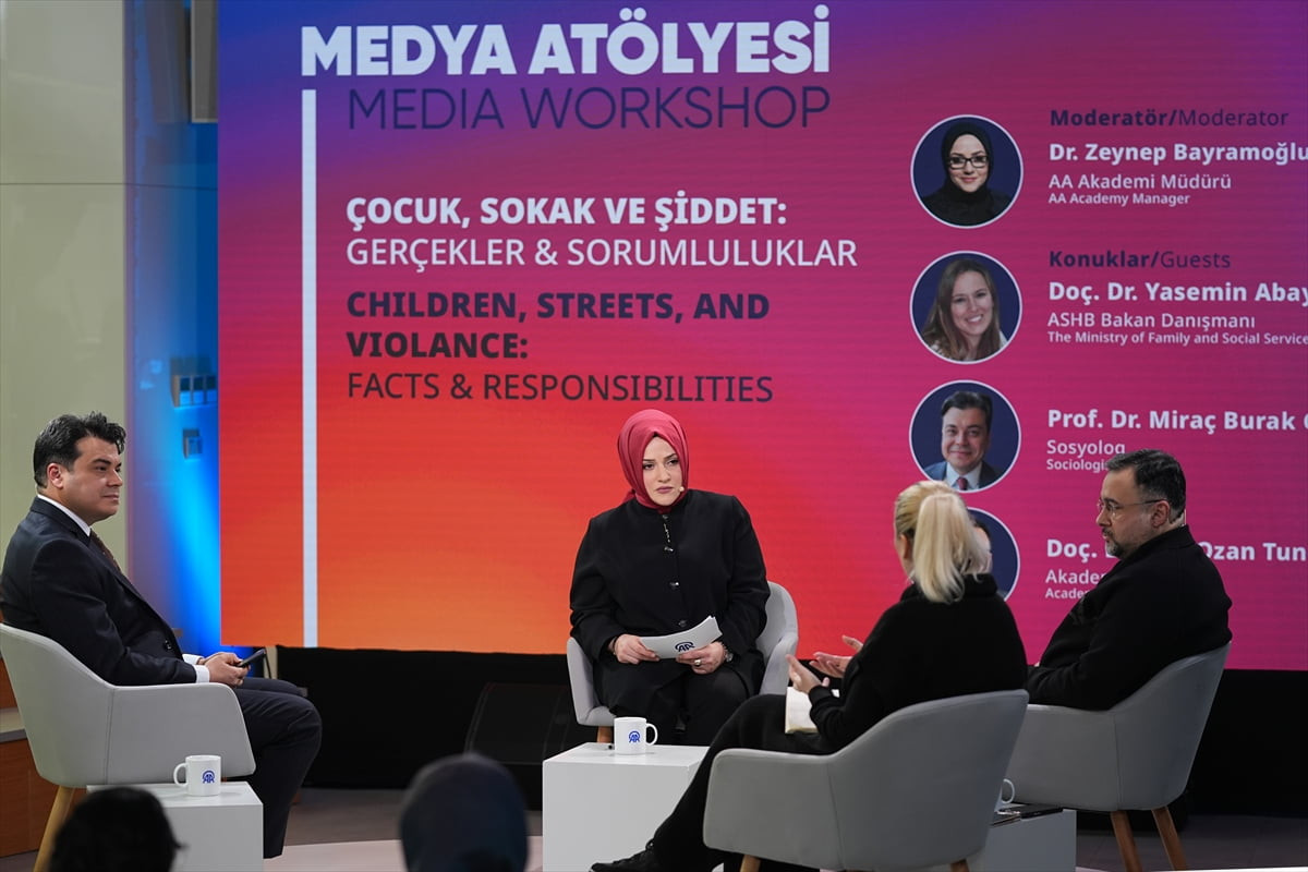 Anadolu Ajansı (AA) tarafından düzenlenen Medya Atölyesi kapsamında "Çocuk, Sokak ve Şiddet:...