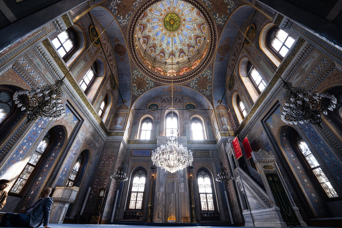 Anadolu Ajansının (AA) "İstanbul'un Selatin Camileri" isimli dosya haberinin bu bölümünde, 19....