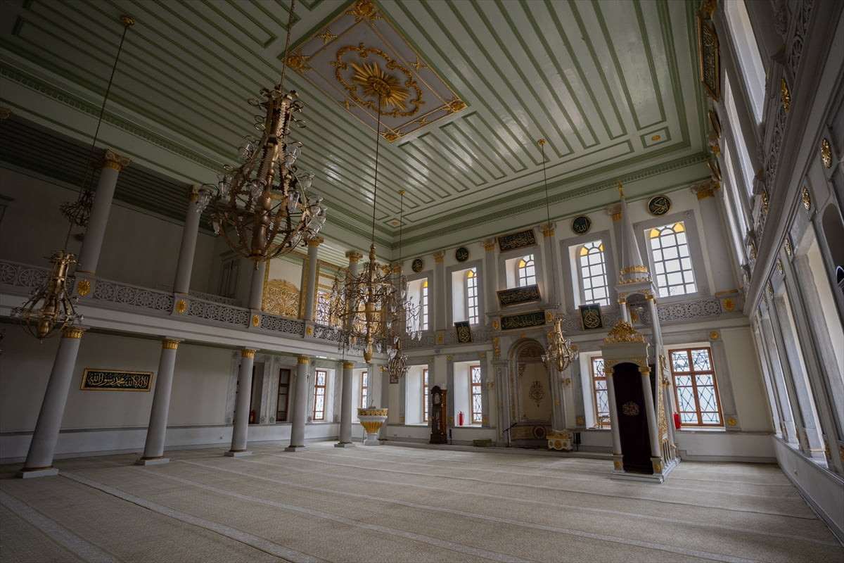 Anadolu Ajansının (AA) "İstanbul'un Selatin Camileri" isimli dosya haberinin bu bölümünde, Boğaz...