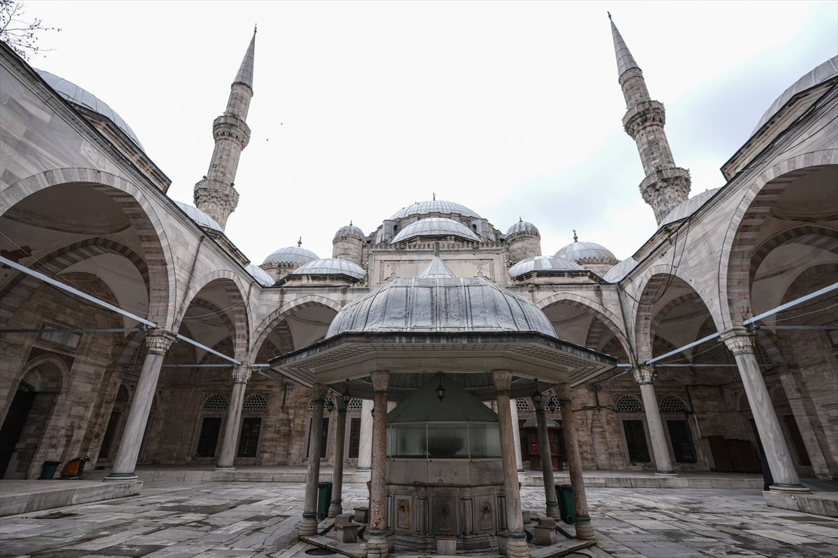 Anadolu Ajansının (AA) "İstanbul'un selatin camileri" isimli dosya haberinin bu bölümünde, Mimar...