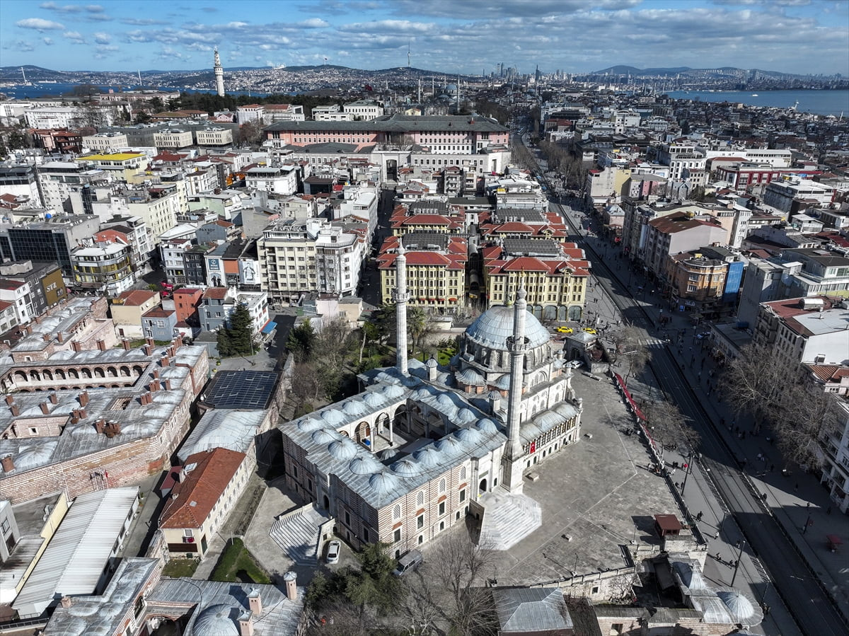 Anadolu Ajansının (AA) "İstanbul'un Selatin Camileri" isimli dosya haberinin bu bölümünde, Osmanlı...