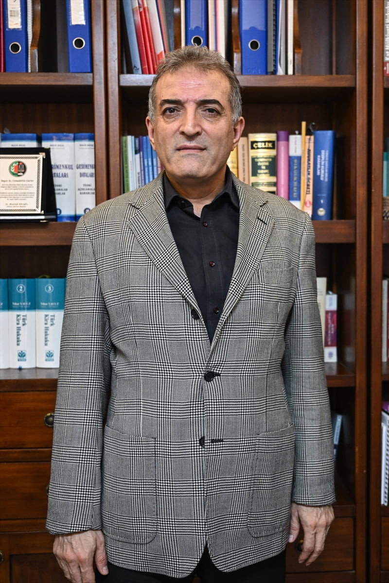 Anadolu Ajansının (AA) "Küçük Yaş, Büyük Suç" başlıklı dosyasının ilk haberinde Türkiye'de suça...