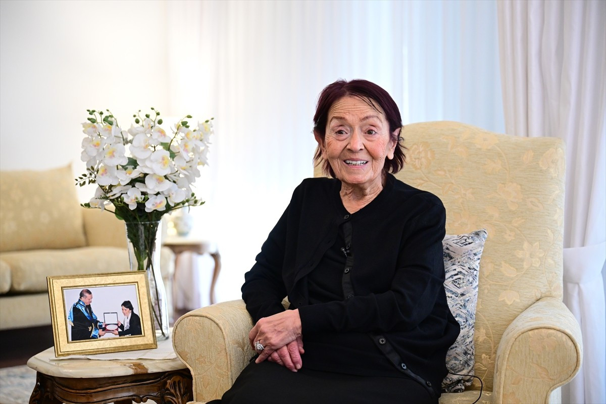 Anadolu Ajansının (AA) "Zirvedeki İsimlerin Emektar Öğretmenleri" başlıklı dosyasının ilk...