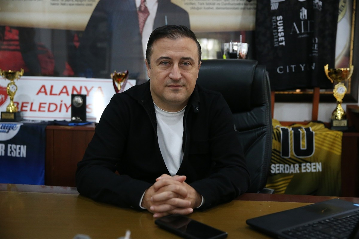 Anadolu Ajansının (AA) "Zirvedeki İsimlerin Emektar Öğretmenleri" başlıklı dosyasının yedinci...