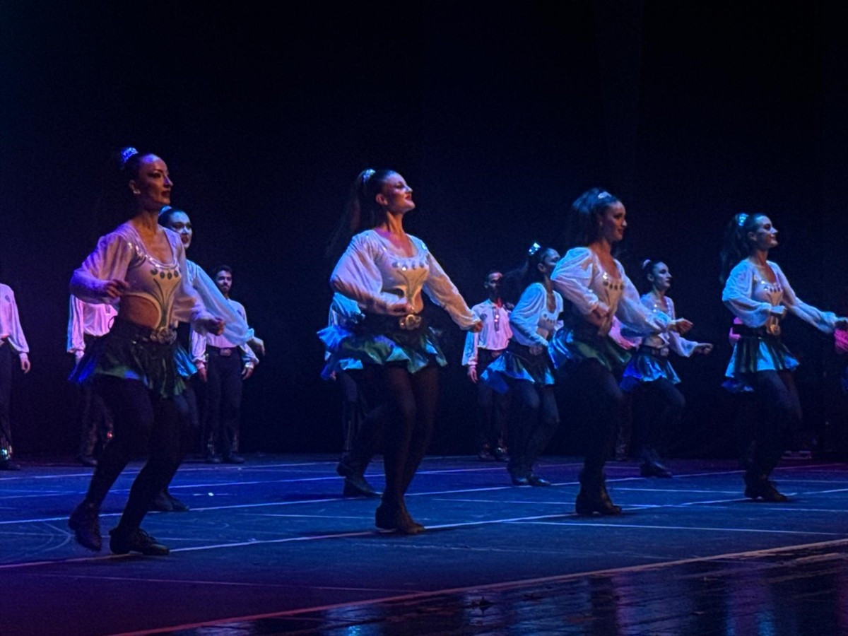 Anadolu Ateşi Dans Topluluğu Bursa'da sahne aldı.