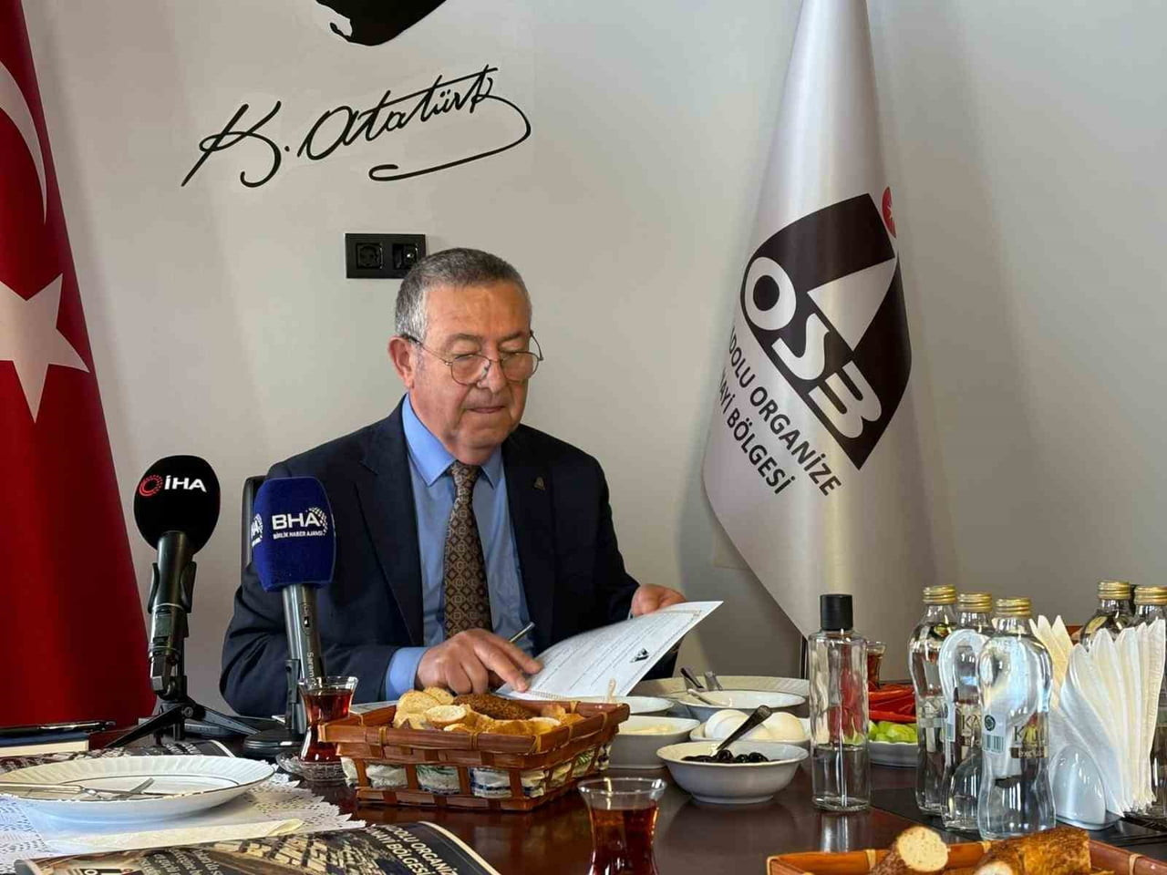 ANADOLU ORGANİZE SANAYİ BÖLGESİ (OSB) YÖNETİM KURULU BAŞKANI HÜSEYİN KUTSİ TUNCAY, 2002 YILINDA...