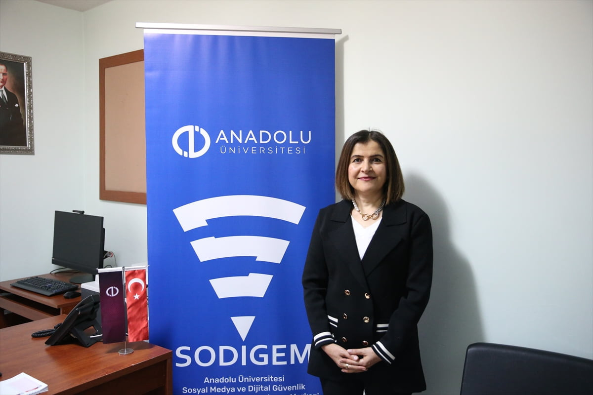 Anadolu Üniversitesi Sosyal Medya ve Dijital Güvenlik Eğitim, Uygulama ve Araştırma Merkezi...