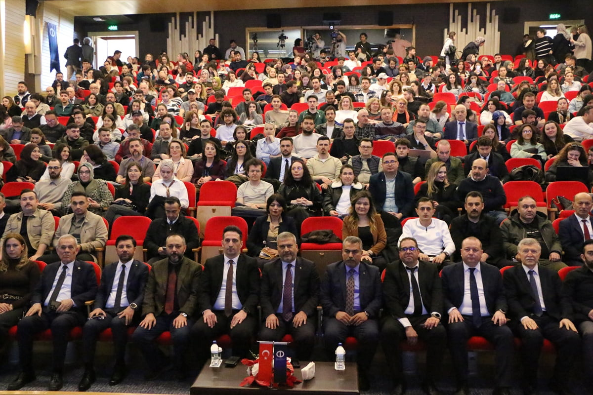 Anadolu Üniversitesi Stratejik Araştırmalar Merkezi (ANASAM) ve Google işbirliğiyle düzenlenen...