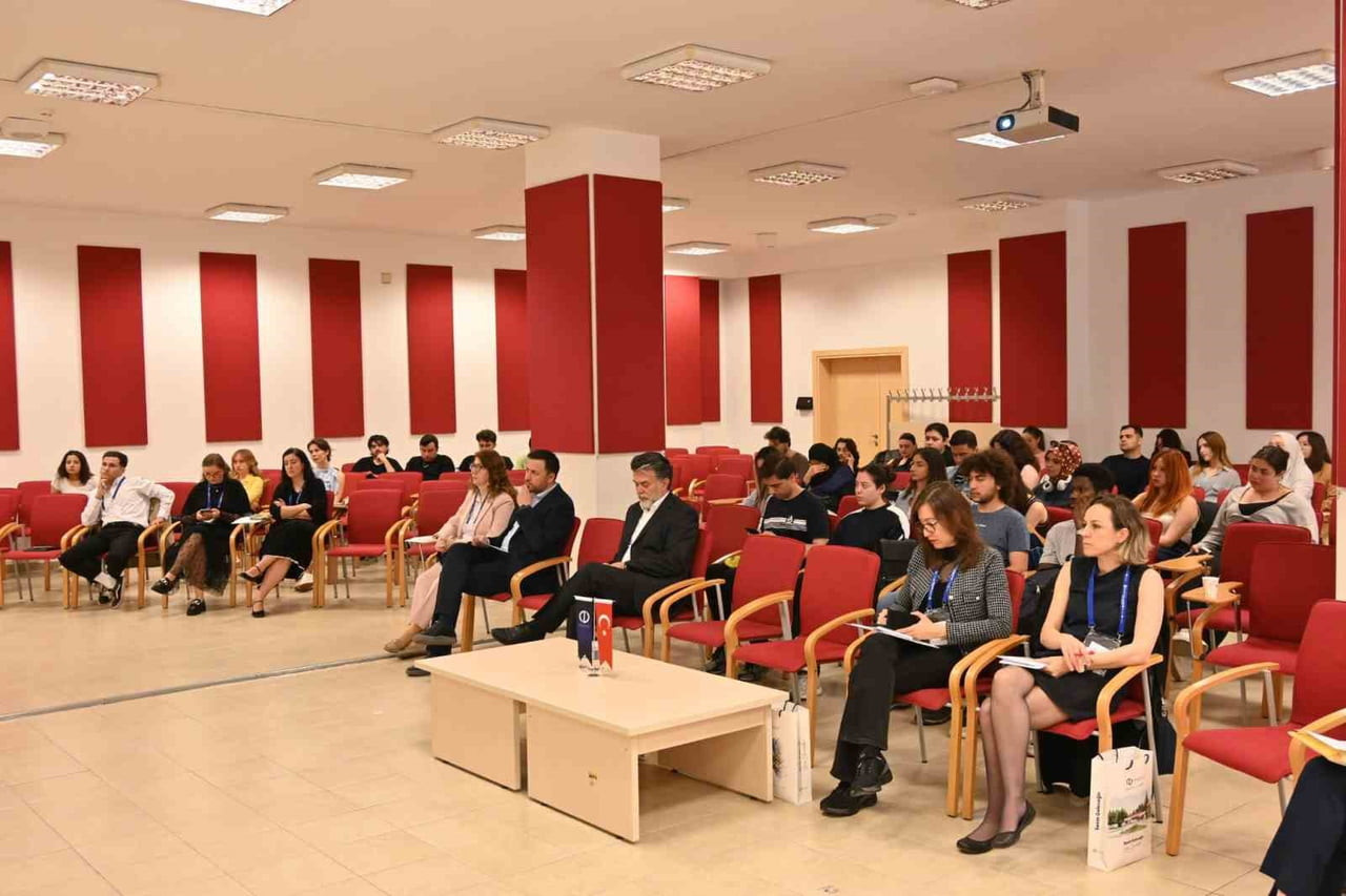 ANADOLU ÜNİVERSİTESİ'NDE DÜZENLENEN "JOIN! TÜRKİYE VE AB: MEDYA TEMSİLLERİ" BAŞLIKLI ÇALIŞTAYDA...