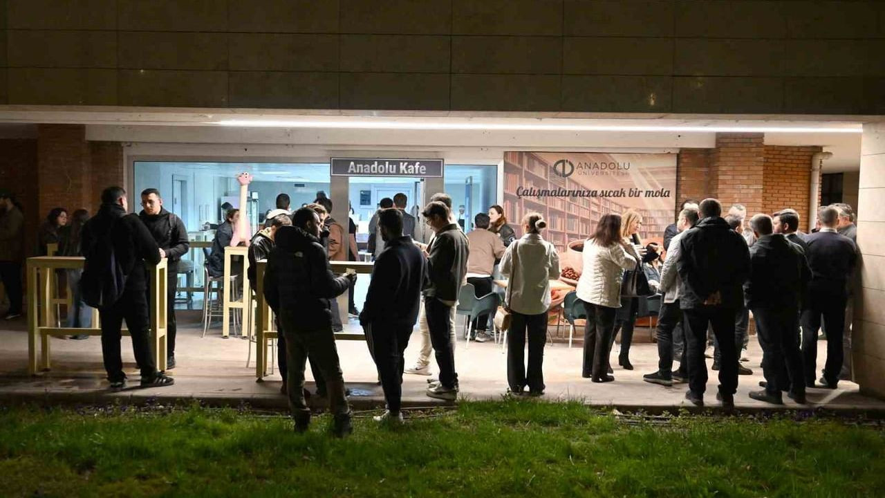 Anadolu Üniversitesi'nde Sınav Haftasına Özel İkramlar