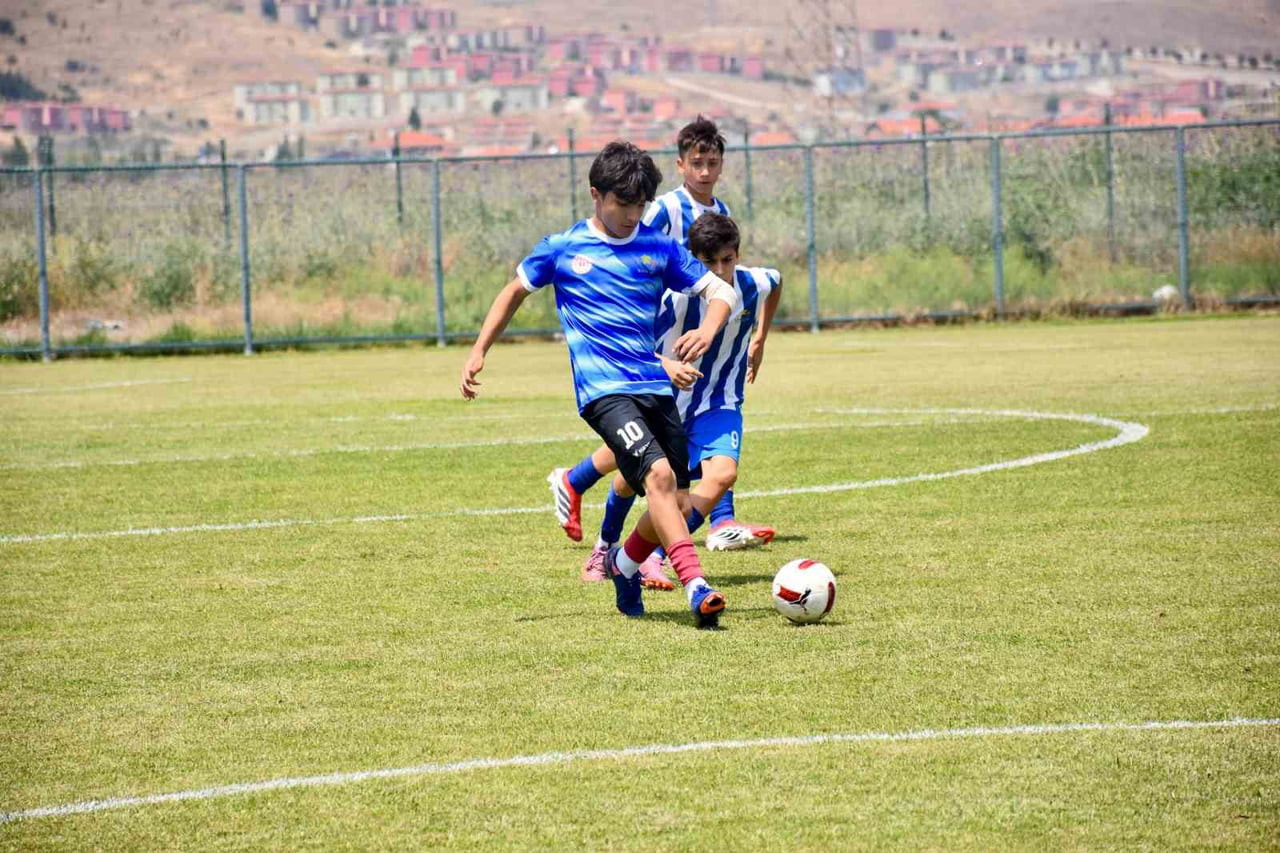 ANADOLU YILDIZLAR LİGİ (ANALİG) 2026 FAALİYET PROGRAMI KAPSAMINDA DÜZENLENEN YILDIZLAR FUTBOL 1....