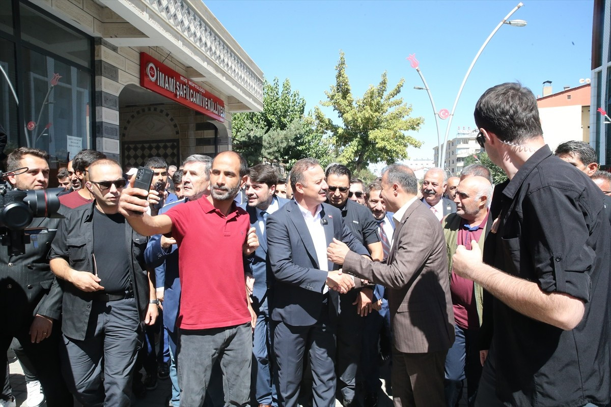Anahtar Parti Genel Başkanı Yavuz Ağıralioğlu, Muş'ta esnaf ziyareti gerçekleştirdi, partililerle...