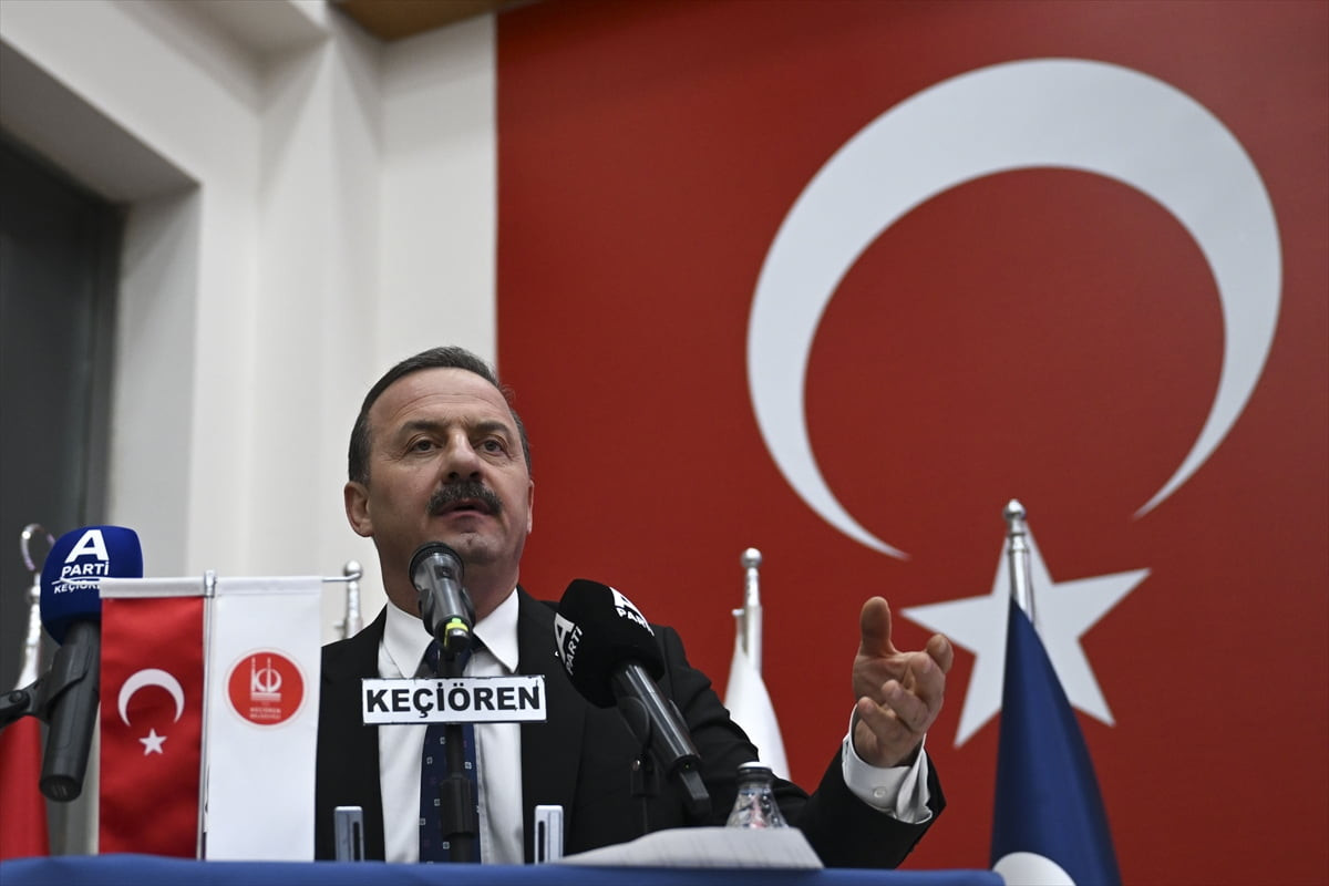 Anahtar Parti Genel Başkanı Yavuz Ağıralioğlu, partisinin Keçiören İlçe Başkanlığınca düzenlenen...